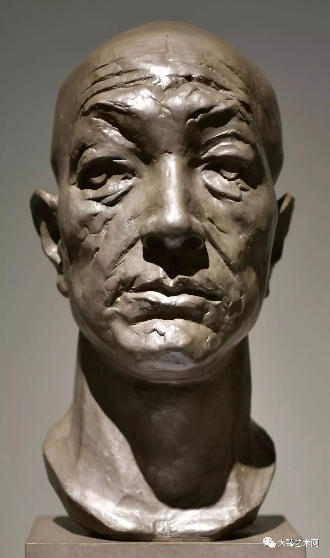 雕塑家翟庆喜对于形体处理他达到了随心所欲信手拈来的境界