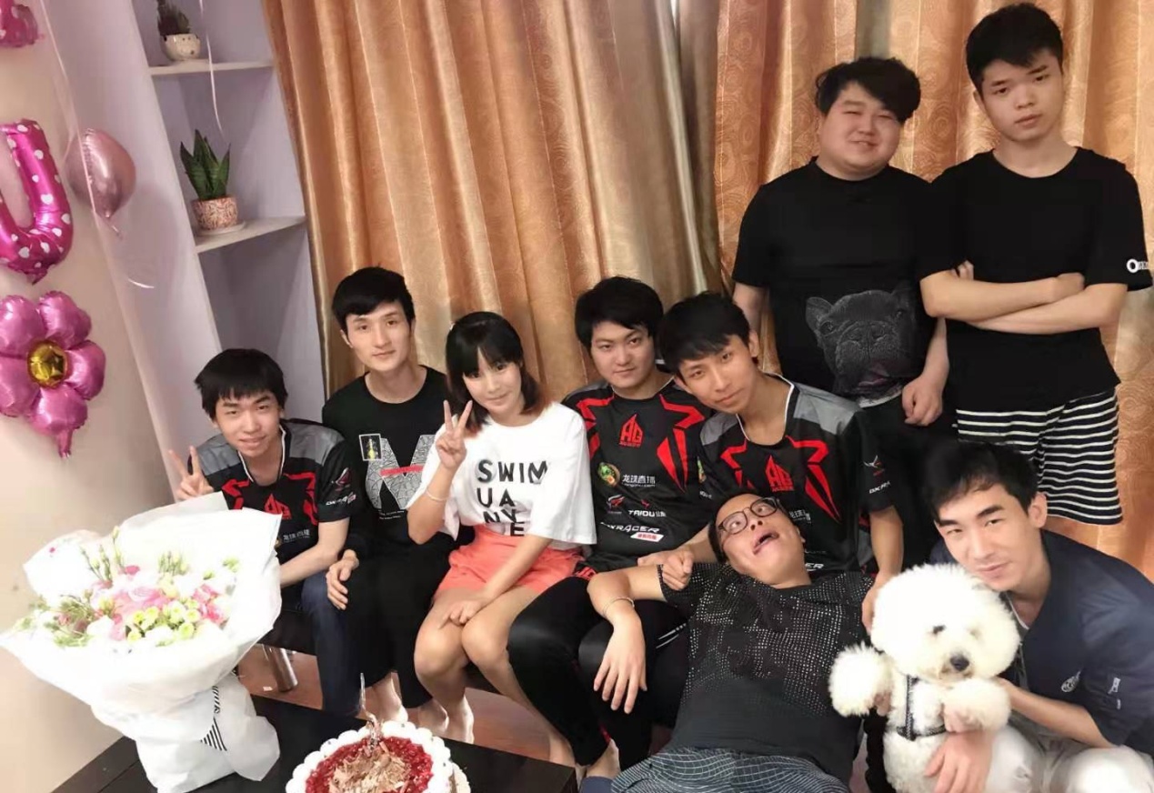 ag月光得到保护伞菲菲大肆盛赞月光很强不会更换主教练