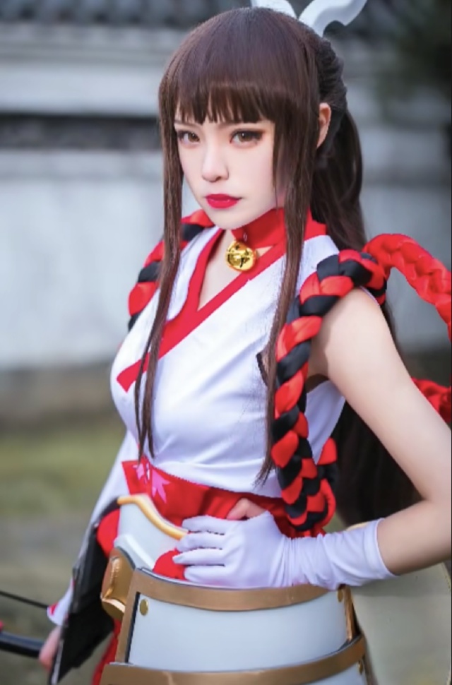 王者荣耀冷艳少女cos伽罗巫女的气质很孤独寂寞感觉惹不起