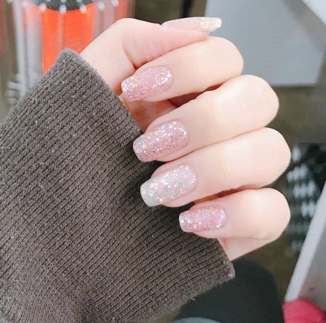 3种闪粉美甲打造技巧,简单又好看!