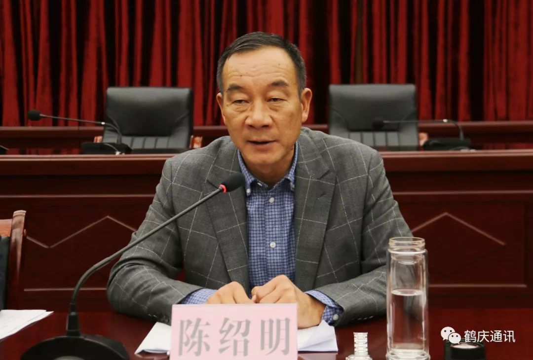 鹤庆县委书记陈绍明在会上指出,目前,鹤庆县脱贫攻坚工作仍存在思想不