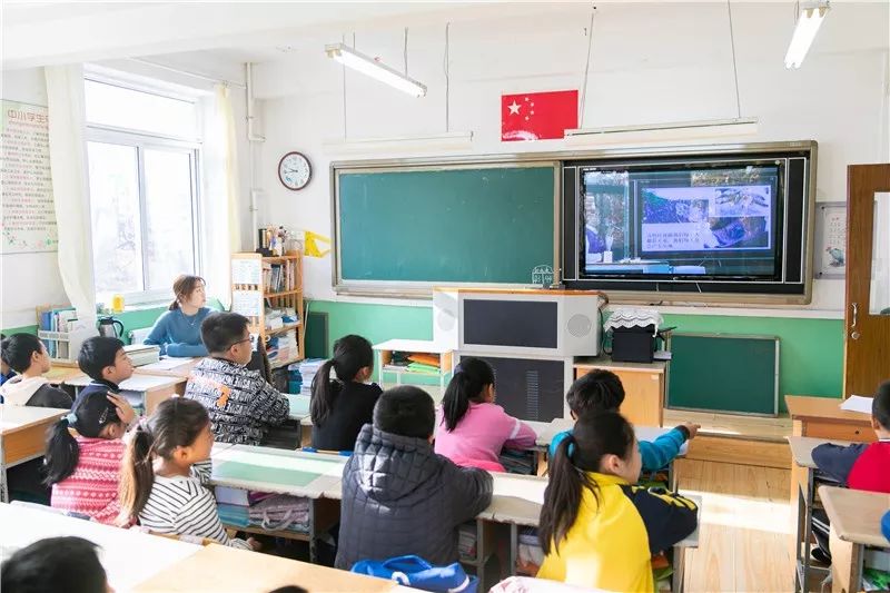 垃圾分类新时尚文明校园我践行中山路小学争创文明校园之垃圾分类进