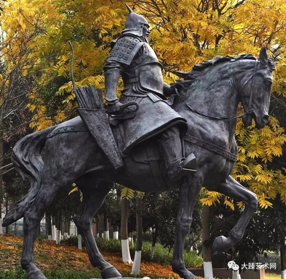 雕塑家翟庆喜对于形体处理他达到了随心所欲信手拈来的境界