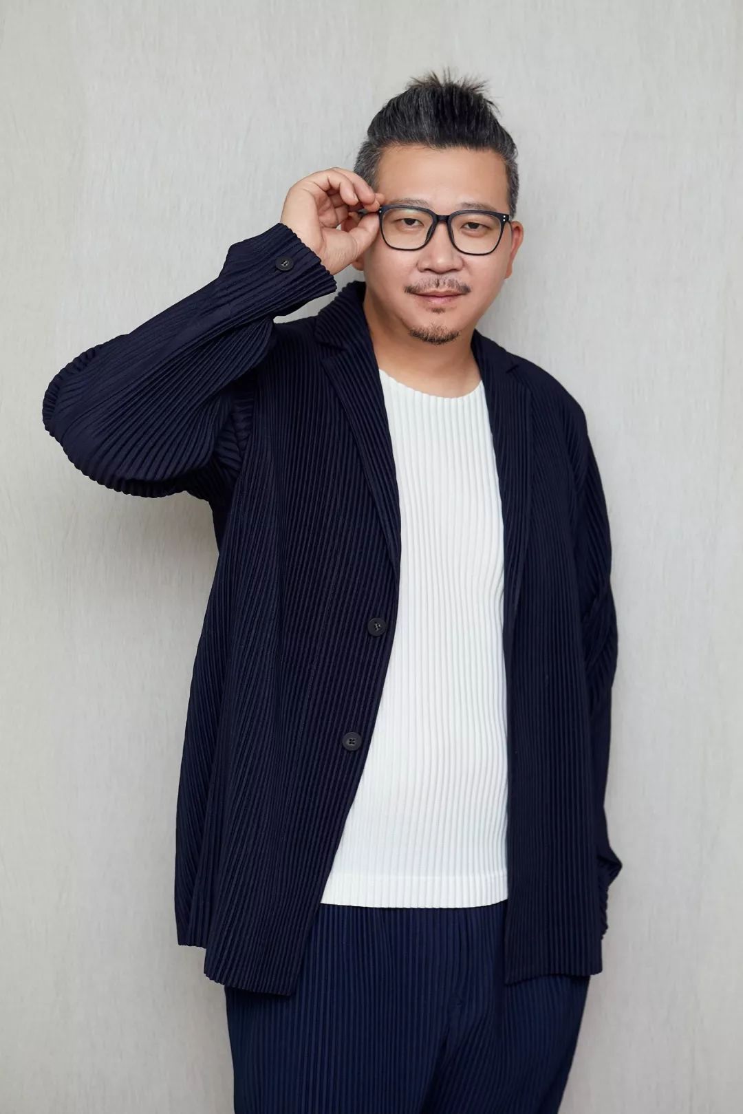 独家从话剧导演到电影黑马听导演饶晓志聊创作