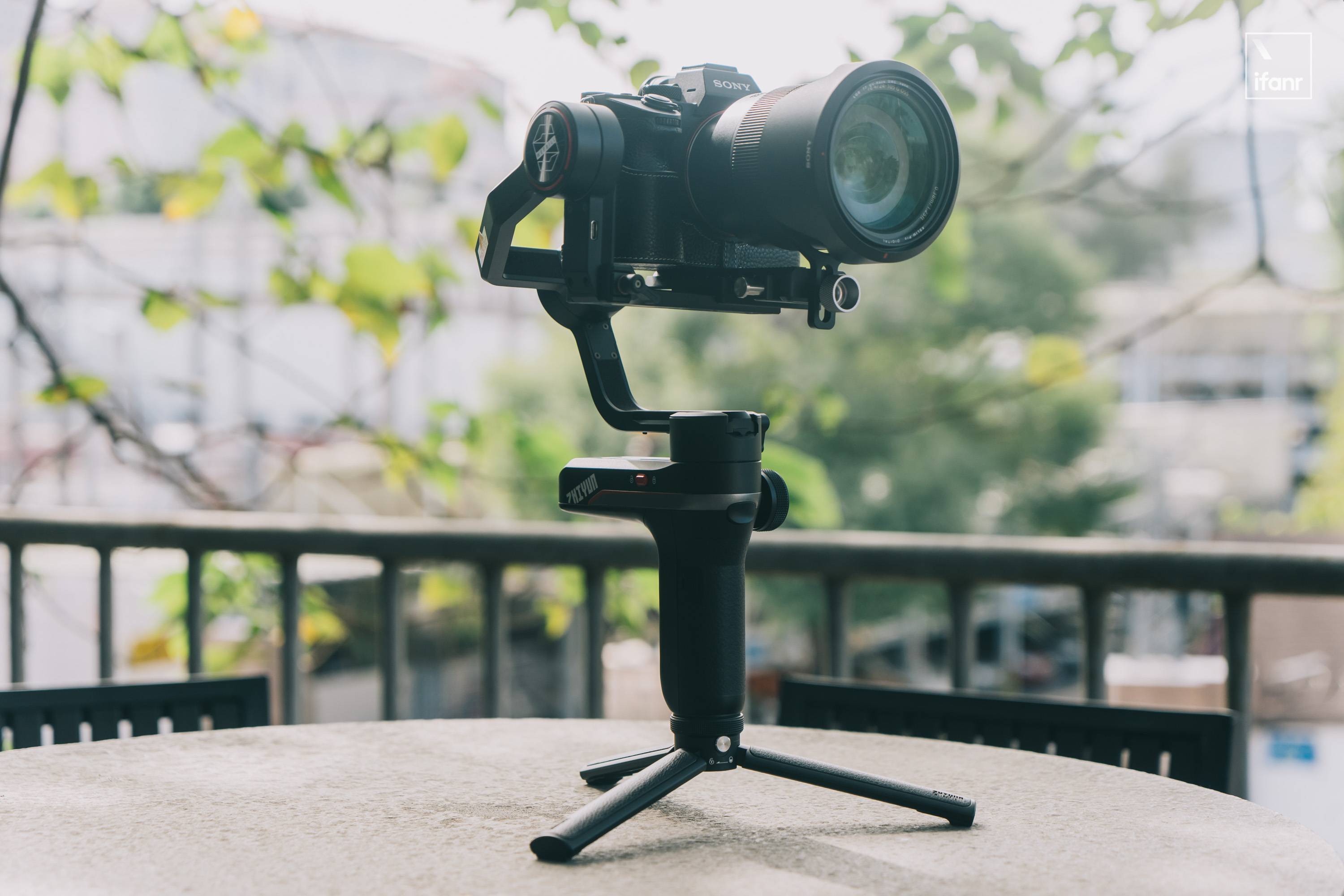 智云weebills云鹤m2评测让新手也能举起相机拍vlog