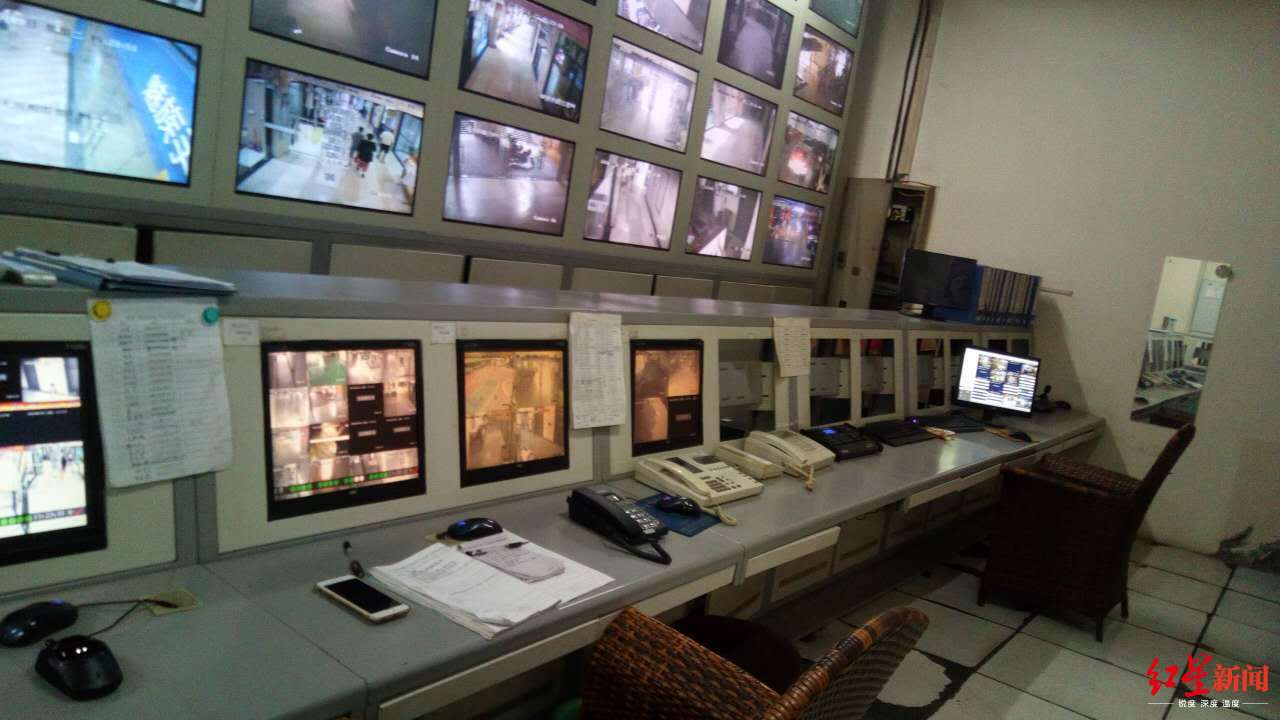 朗晴广场小区监控室