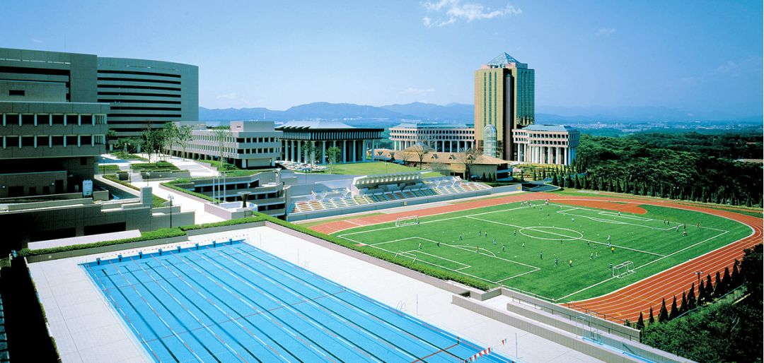 片柳学园拥有大学本科,研究生院,专门学校,日语学校,通过这些巨大的