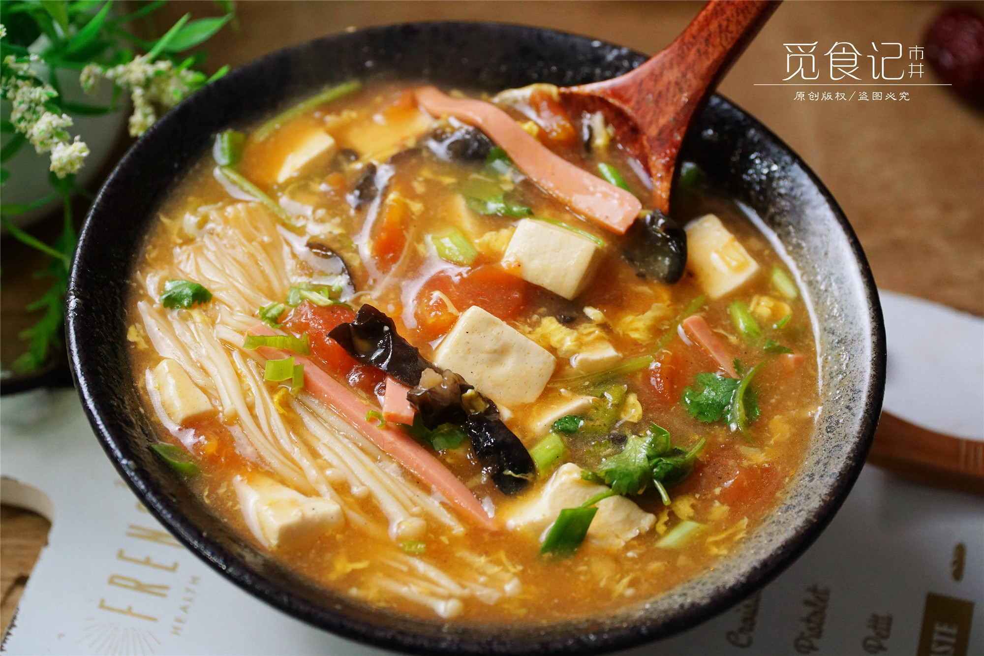 原创这汤,冬天多煮给家人喝,酸辣鲜香,1碗喝完直冒汗,不怕冷