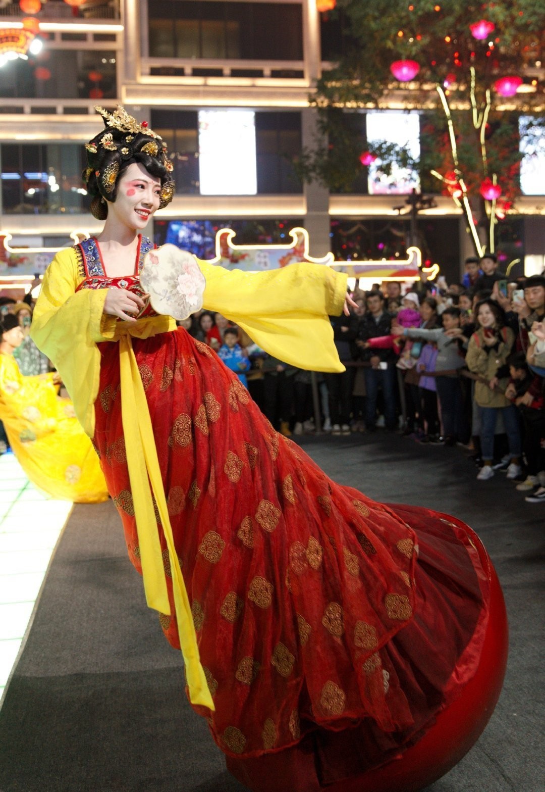 "皮卡晨"自小学习舞蹈多年,私底下又是一名汉服爱好