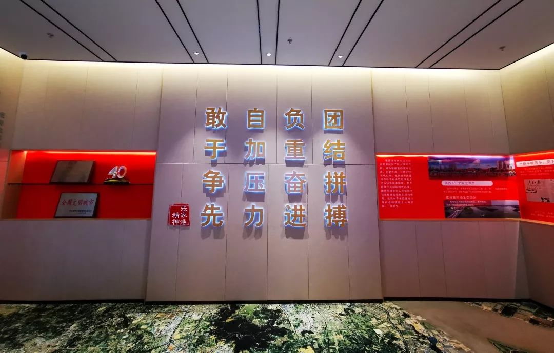 团结拼搏,负重奋进,自加压力,敢于争先张家港精神:2个人层面:爱国