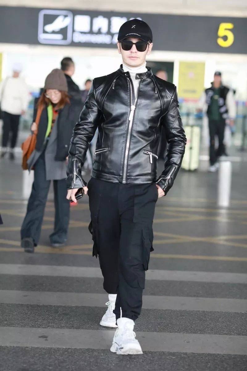 明星皮夹克造型哪个帅到了你谢霆锋不按常理出牌