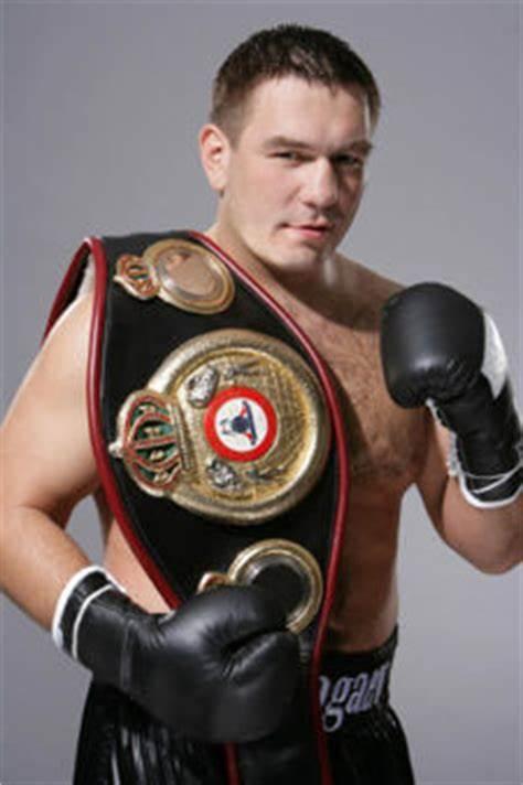 原创谁说我们亚洲没出过重量级世界拳王,"白泰森"了解一下