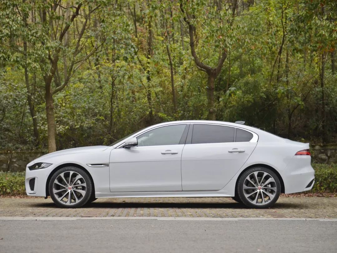 98万元起,新款捷豹xel正式上市,英伦风满满!