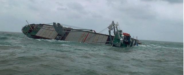 突发一泰国散货船进水沉没