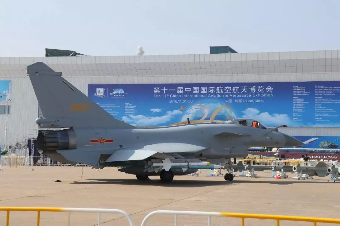 珠海航展上的歼-10b战斗机,机尾的编号大而醒目