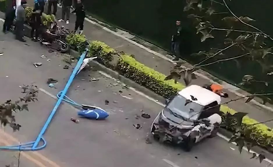 桂林突发惨烈车祸,有人被碾身亡!现场图片让人痛心!
