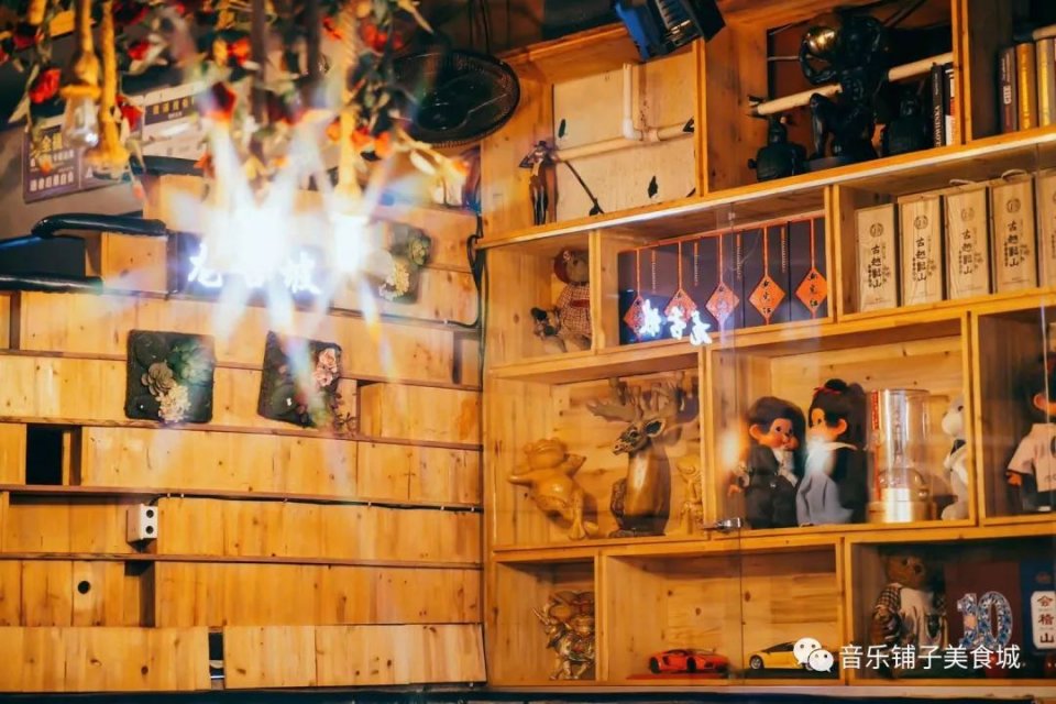 一个用美食和音乐勾起你的回忆的铺子