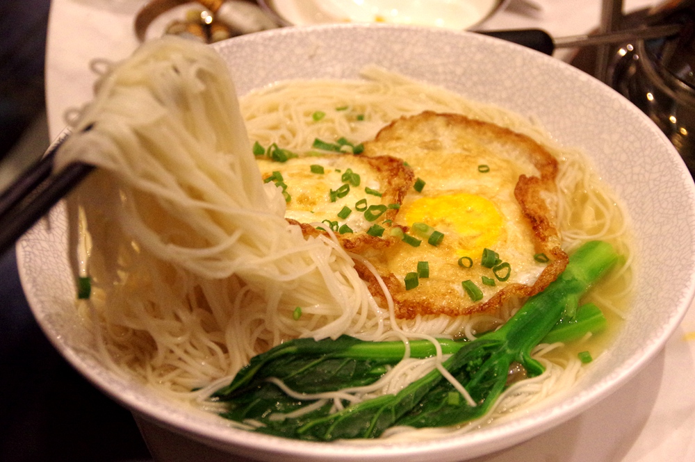 多吃肉,多喝酒,多交一些好朋友,至少活到99