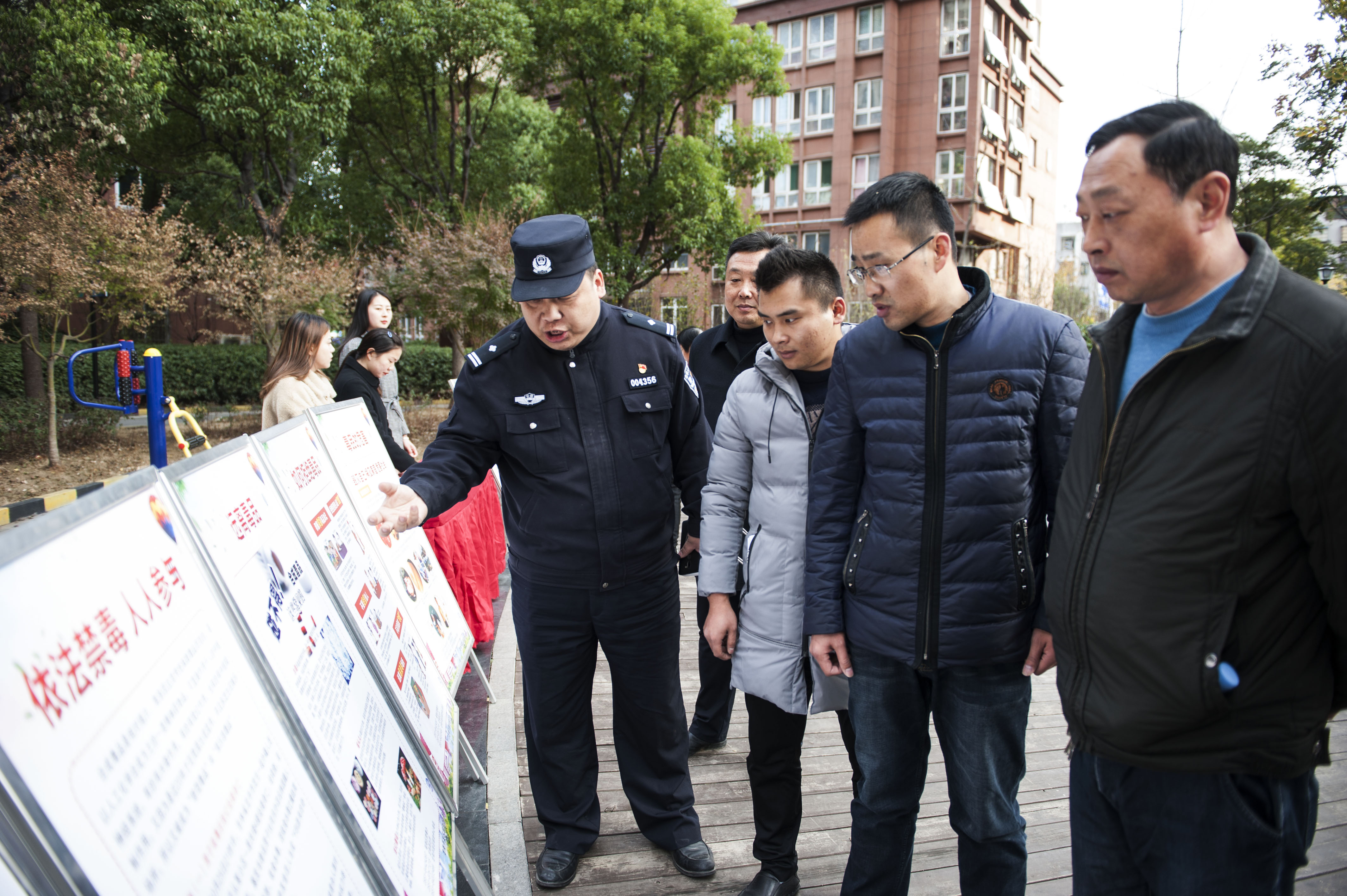 安徽合肥開展珍愛生命遠離毒品廣場宣傳活動