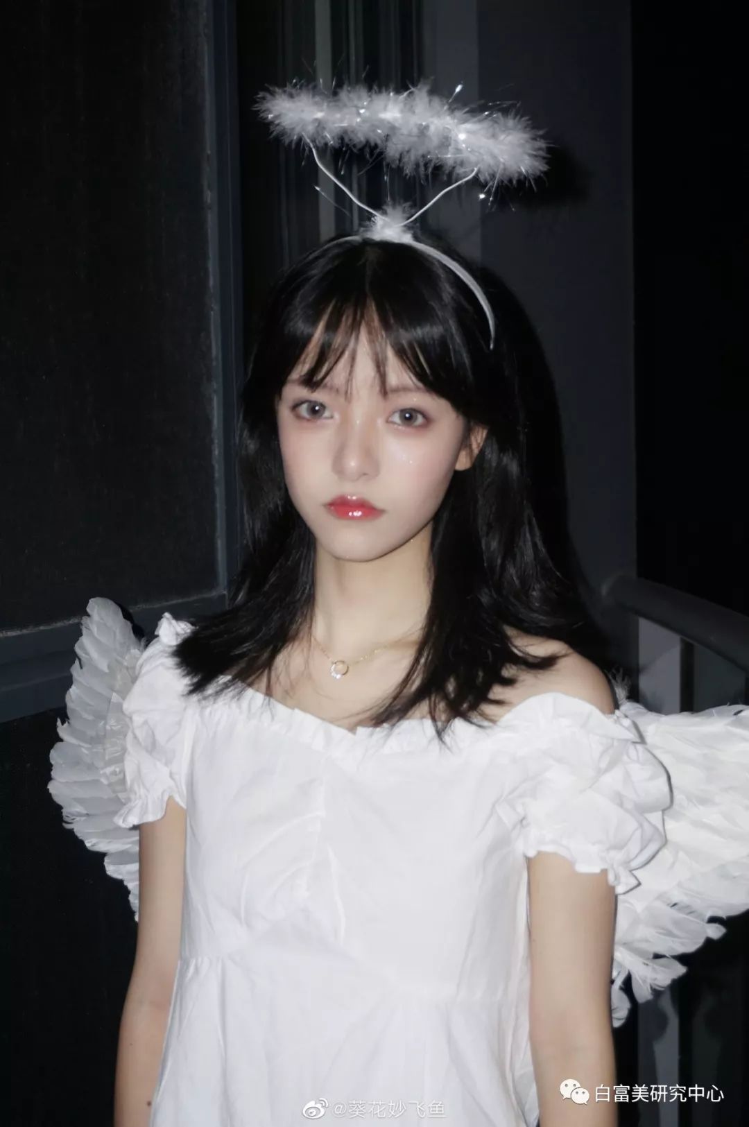 17岁靠脸火成美少女top1,却当摇钱树包养丑男友,恋爱脑还是被pua了