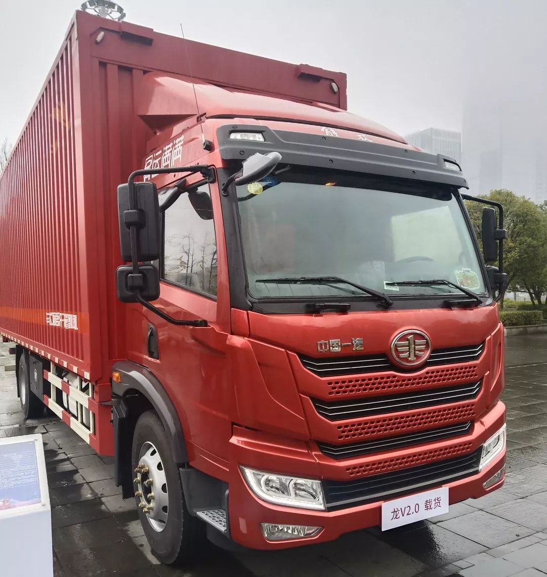 第10000辆一汽解放满帮定义车今日荣耀下线