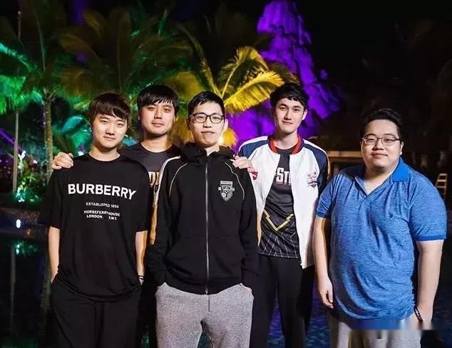 maple晒老闪电狼五人合照:5个人都不同队了_karsa