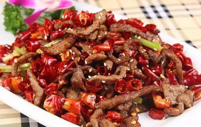 牛肉最过瘾的吃法麻辣鲜香有嚼劲做法简单一看就有食欲