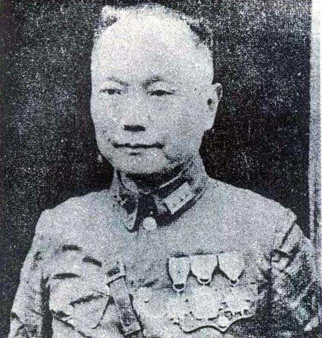 原创他出身川军却投靠了老蒋,抗战中气死刘湘军,后被刘邓大军击毙