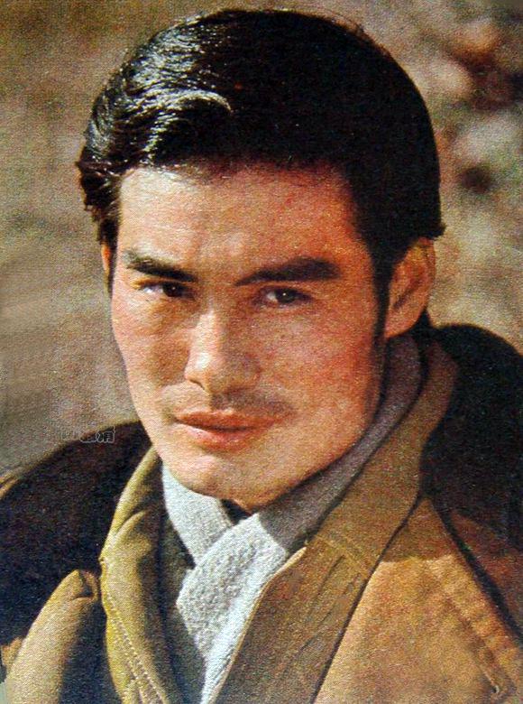 原创老照片欣赏68位银幕帅哥闪亮在80年代老电影中那时他们真年轻