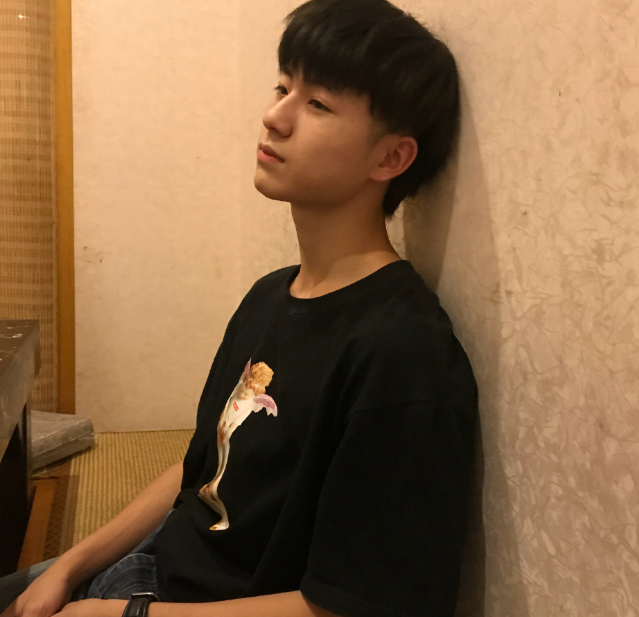 看到他的近照,对不起王一博我变心了_黄誉博