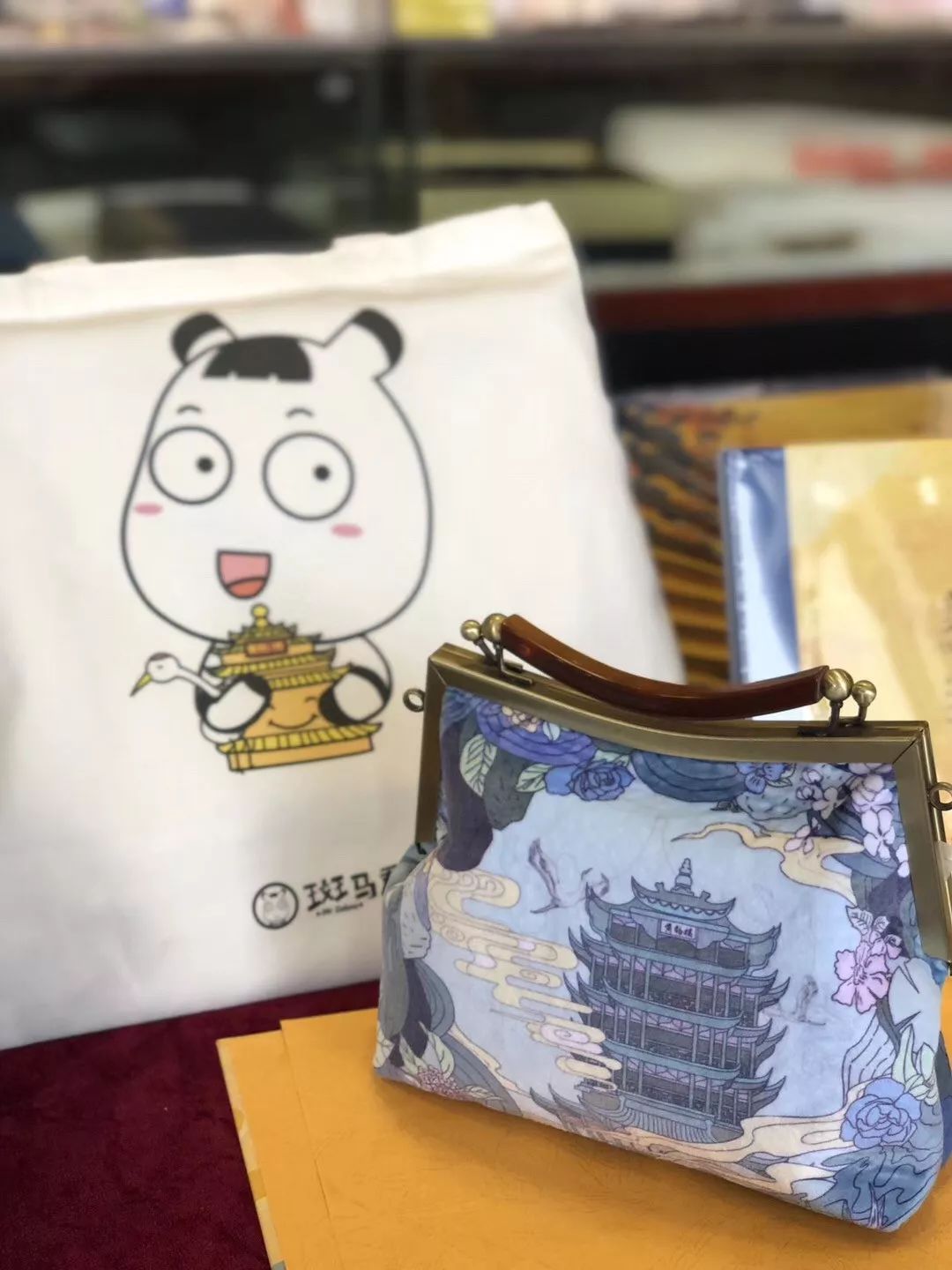 在黄鹤楼上点杯"李白的茶"……武汉文创玩出新花样_产品
