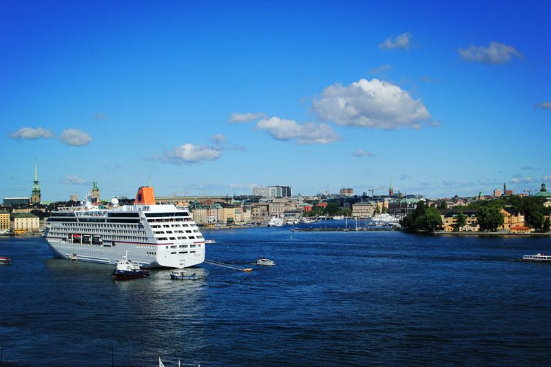 荷兰,俄罗斯,德国,丹麦等国相围绕,岛屿众多,并通过斯卡格拉克海峡