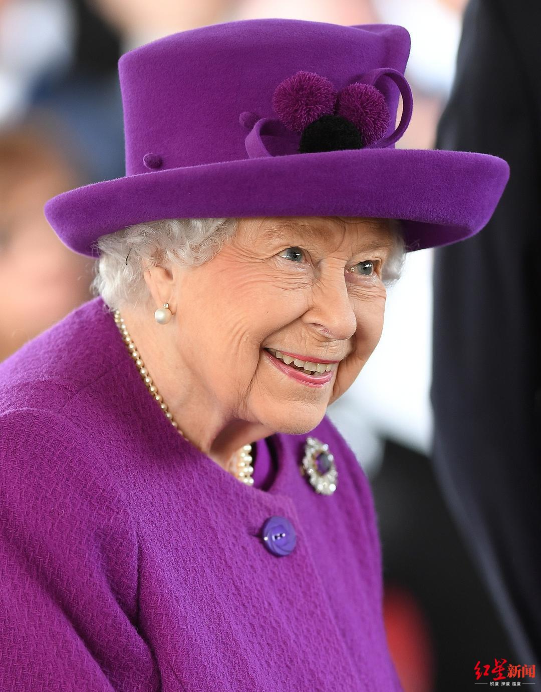红星评论|英国女王又传"退休"?《太阳报》恐怕测不准