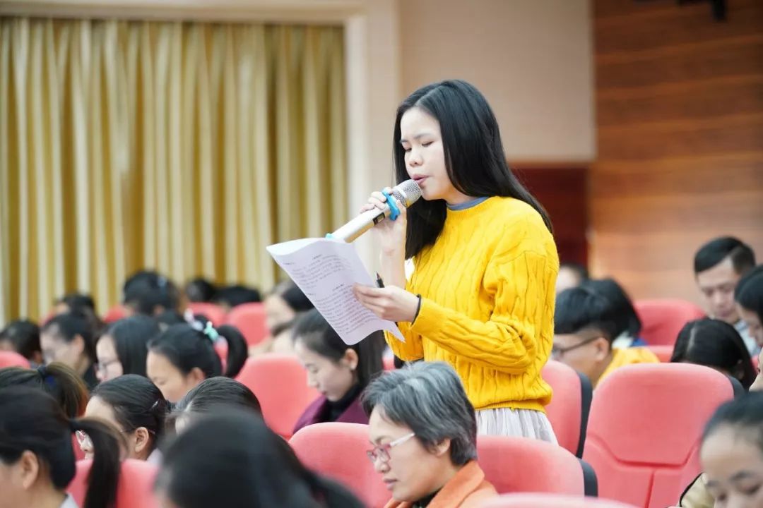 玉洞小学一年级语文老师陈雨霞"上课的时候老师讲的根据不同的语境来