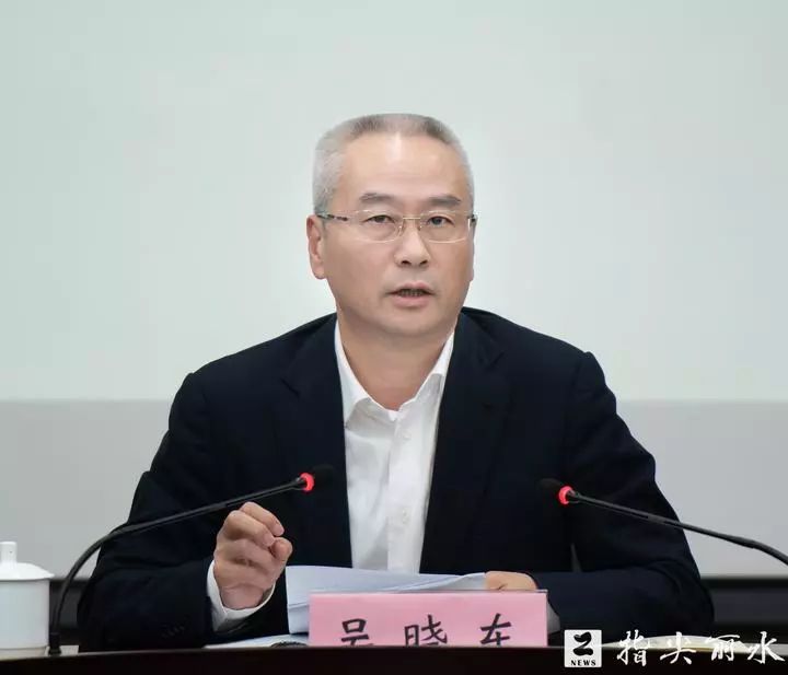 市委副书记,市长吴晓东出席会议.市委常委,常务副市长杜兴林主持会议.