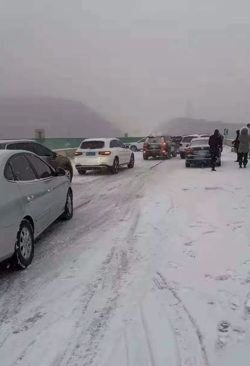 雪天堵车图片大全图片