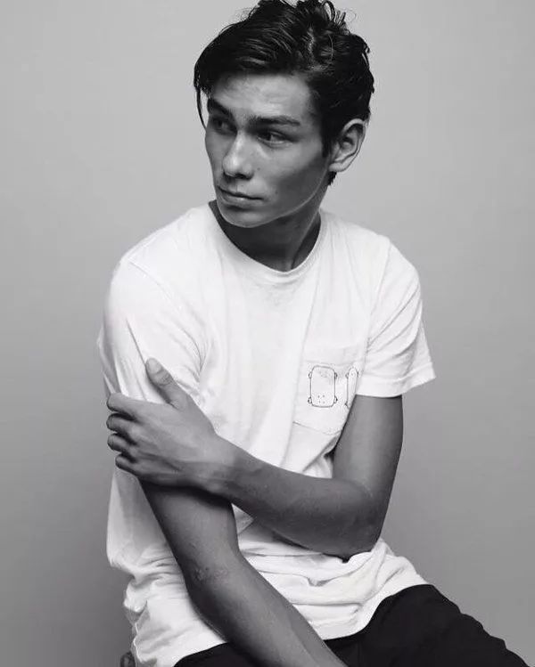 双栖滑手粉头男模新晋男神evanmock