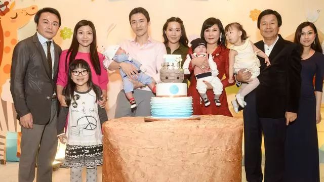 以及一对双胞胎儿子,这也使得蔡加赞更爱汪圆圆,两人婚后至今已经六年