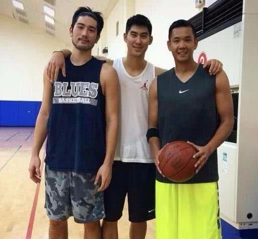 原创毛加恩婚礼给高以翔保留伴郎位置刘畊宏结婚为周杰伦延迟开席