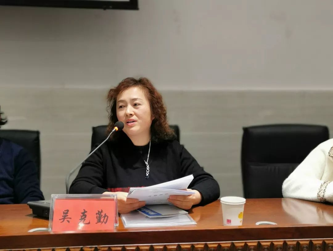 四川省直属机关实验婴儿园吴克勤园长成都市第三幼儿园曾琴园长首先