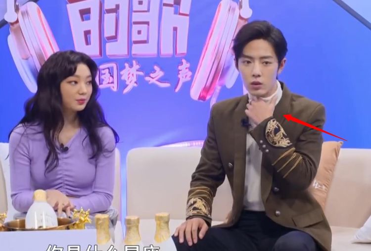 肖战与冷白皮李紫婷同框,节目组特地抓拍近景,肤色差距一目了然