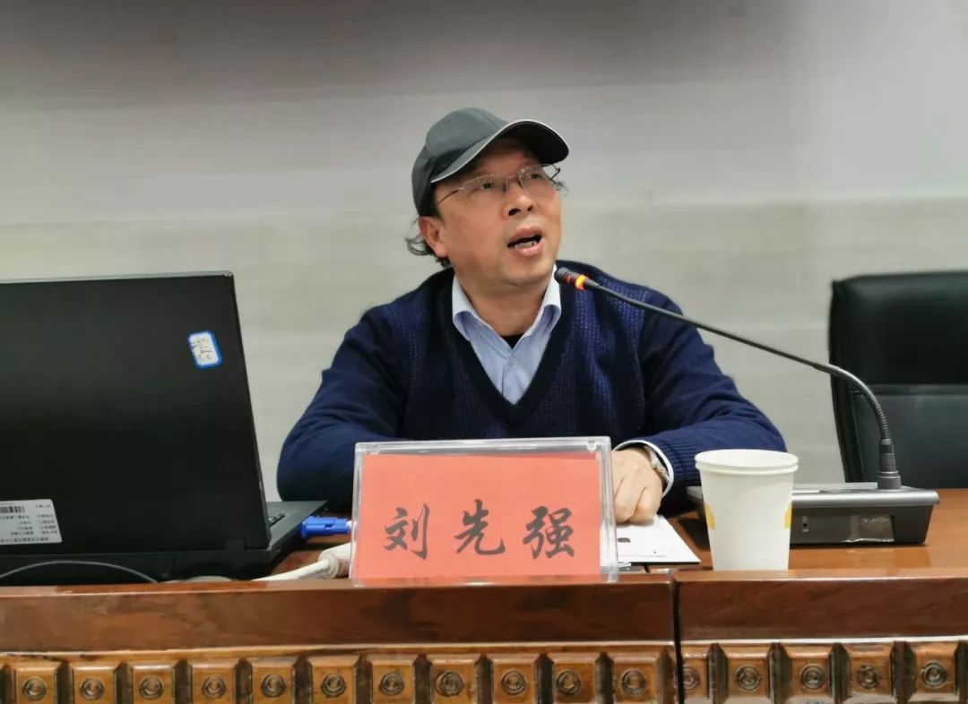 成都大学师范学院院长刘先强教授本次开题论证会专家组真正从课题的