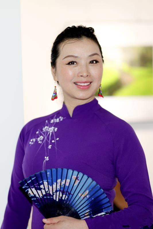 上海红粉佳人艺术团团长袁冬梅对媒体记者说:综艺节目《老有才了》是