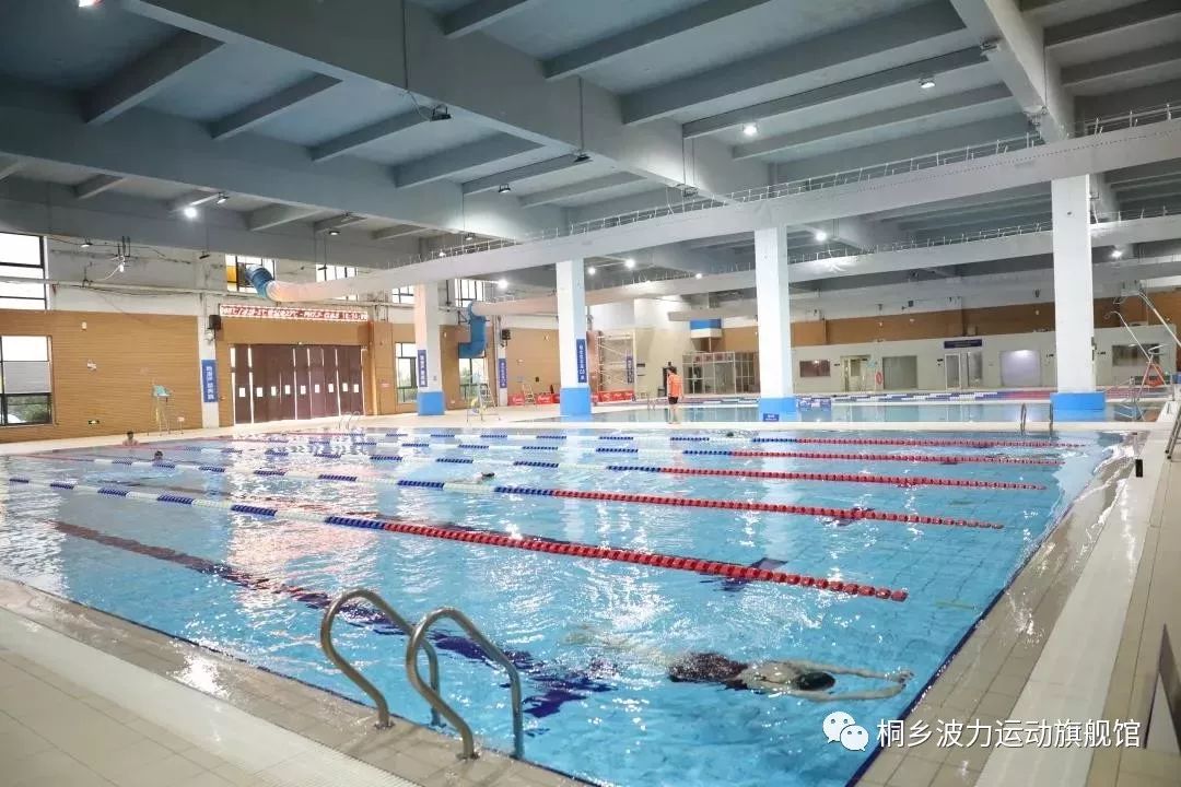 冬天,游泳馆都是室内恒温的,波力运动旗舰馆游泳馆早已开启地暖及空调