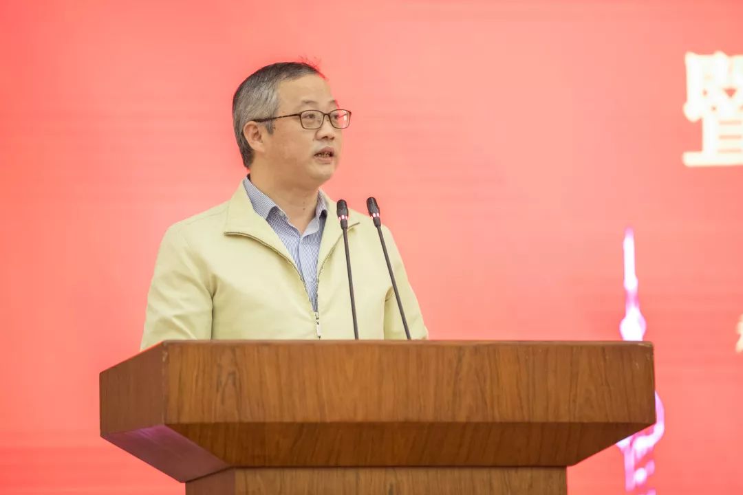 复旦大学数学科学学院党委书记王永珍代表东道主致辞