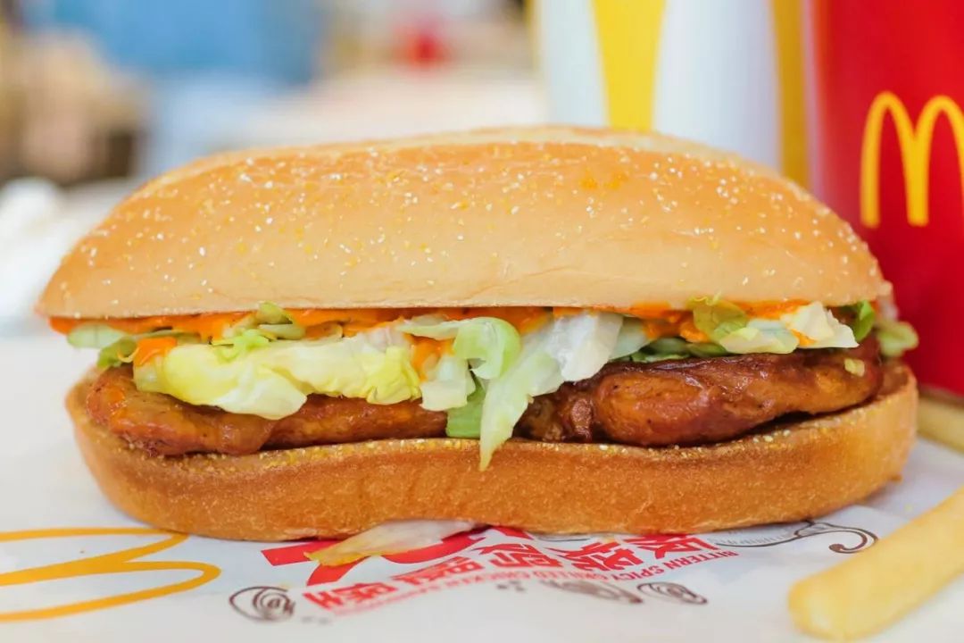 卤辣板烧鸡腿堡