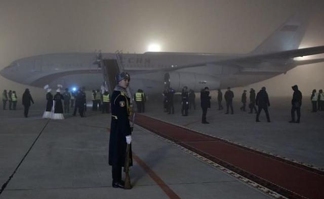 普京专机降落北京图片