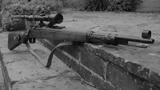 98k,标准名称为德国kar98k毛瑟步枪,其前身是由gew.