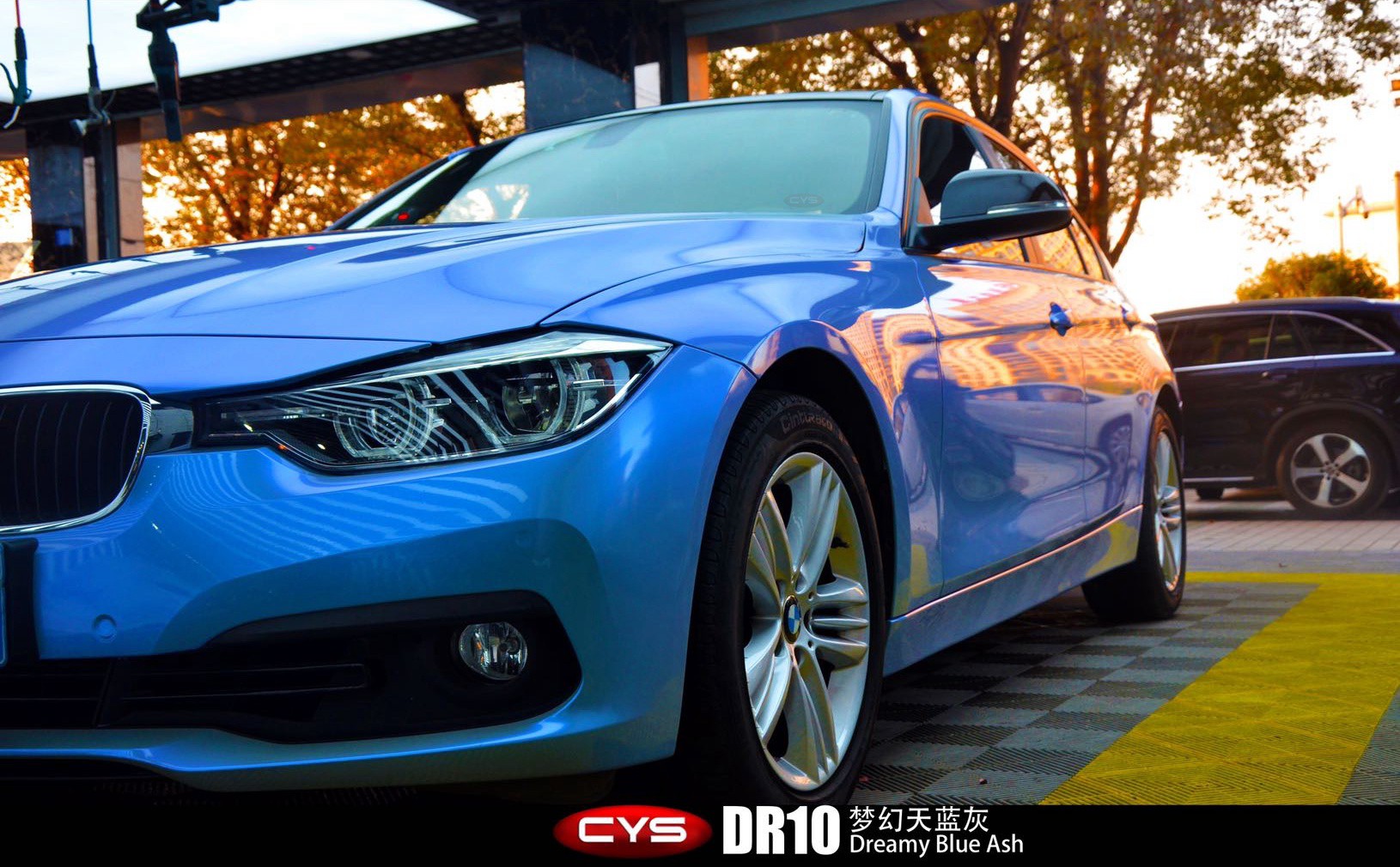 成都靓车会宝马梦幻天蓝灰dr10汽车改色贴膜