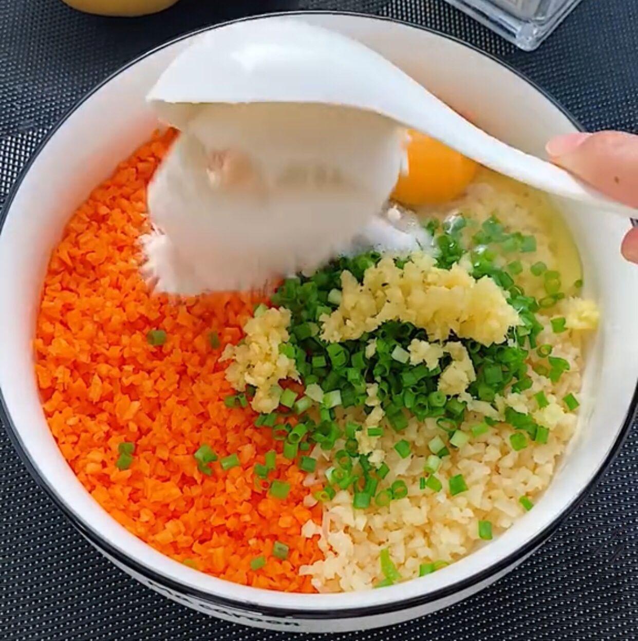 炸素丸子外酥里嫩让孩子们爱上吃蔬菜